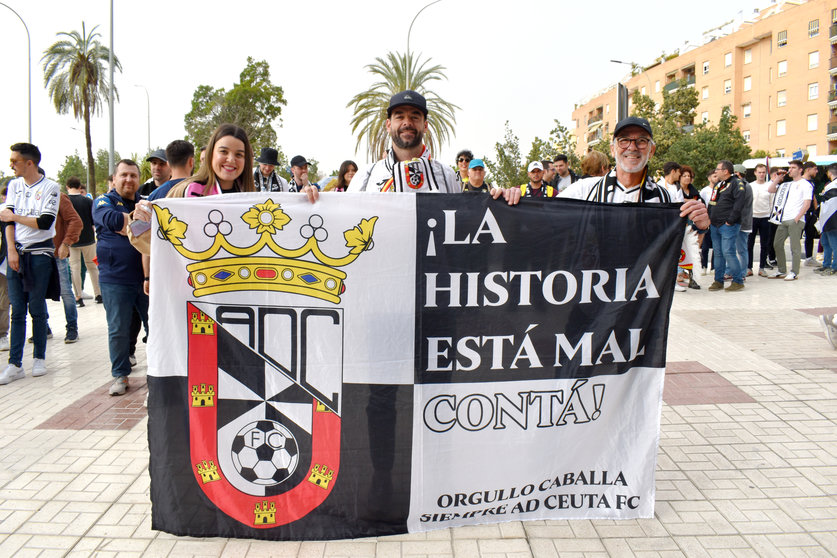 La afición de la AD Ceuta FC conquista Málaga. Foto: Rafa Báez