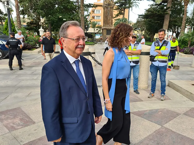VISITA AYUSO 7