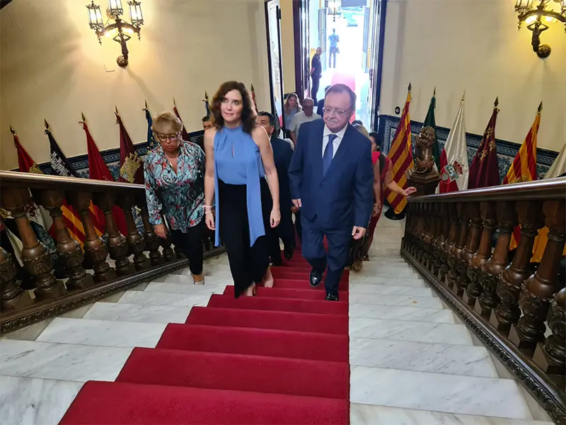 VISITA AYUSO 19