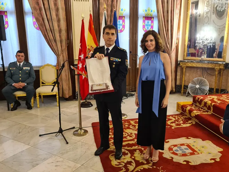D&iacute;az Ayuso entrega la Gran Cruz de la Orden del 2 de mayo a la Polic&iacute;a Nacional / Laura Ortiz
