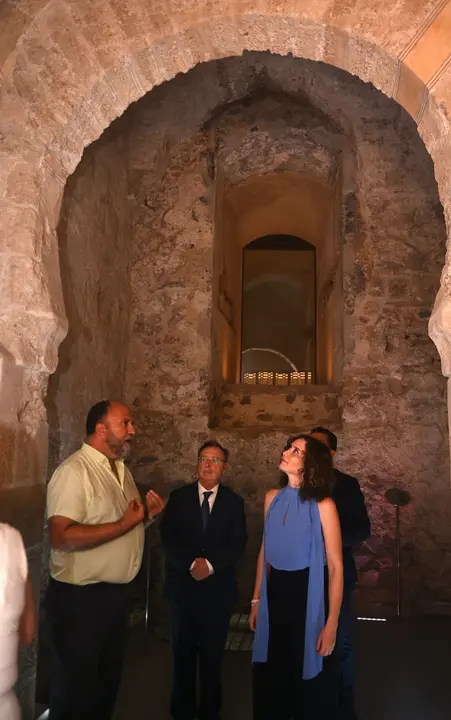 diaz ayuso puerta califal