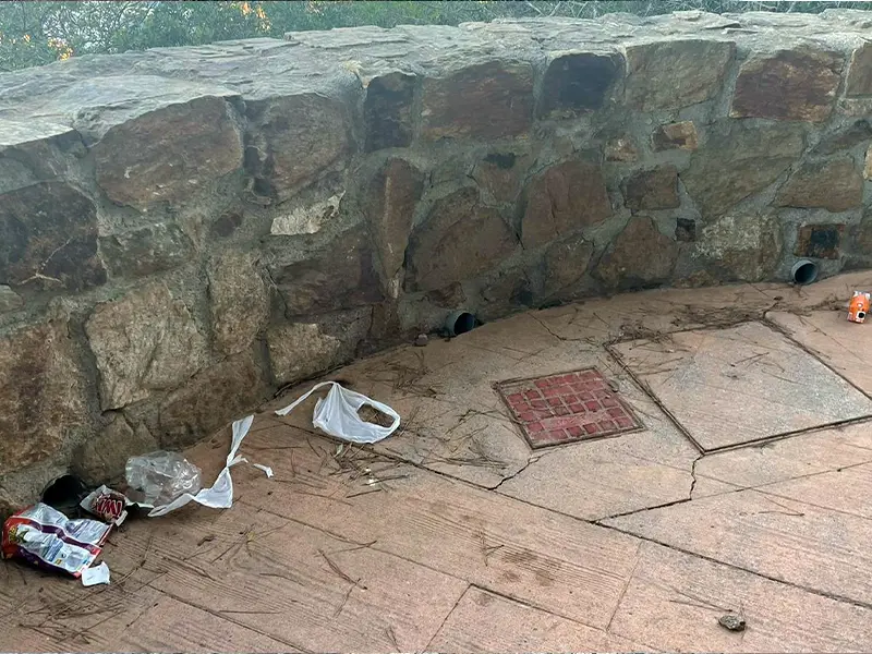 Basura en el Monte Hacho / Cedida