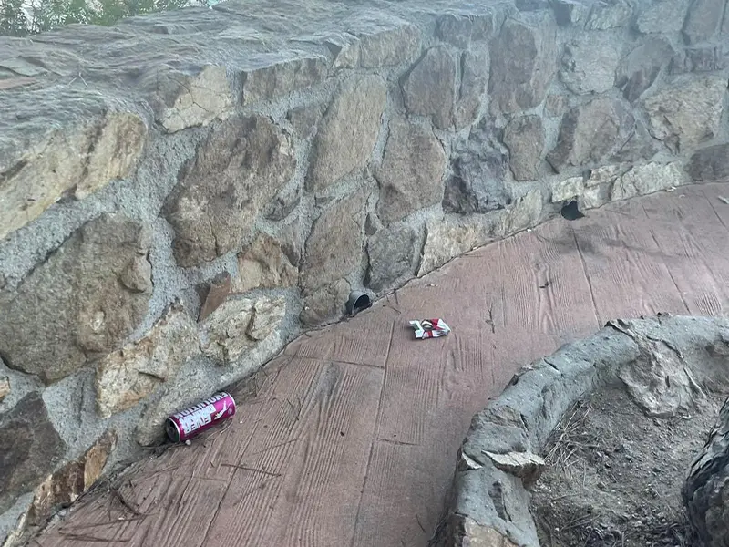 Basura en el Monte Hacho / Cedida
