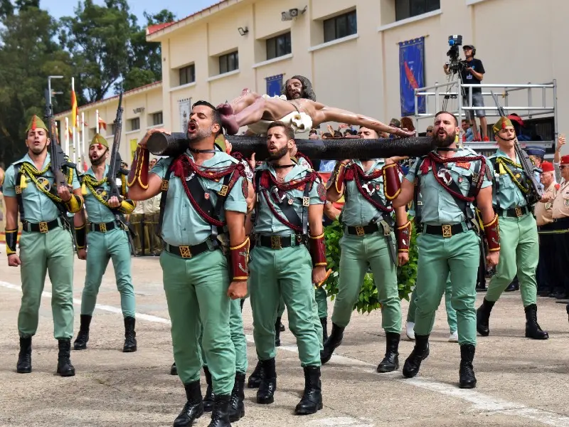 Parada militar con motivo del CII Aniversario de La Legi&oacute;n / Rafa B&aacute;ez