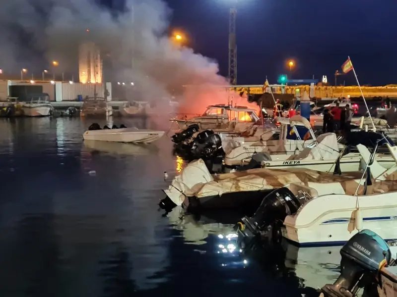 incendio en el puerto deportivo 1