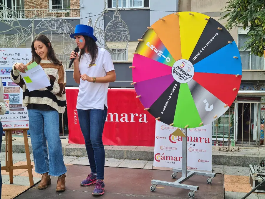 La Ruleta del Comercio ha repartido premios entre los compradores y lo seguir&aacute; haciendo hasta este jueves / Laura Ortiz