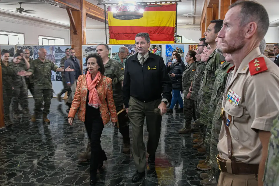 Visita de la ministra de Defensa, Margarita Robles-53