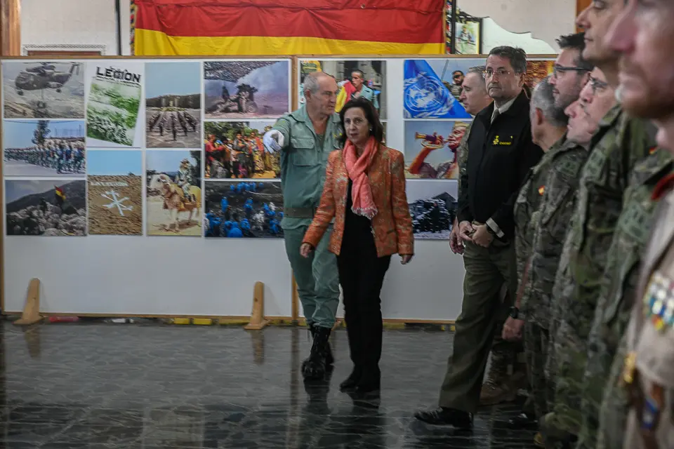 Visita de la ministra de Defensa, Margarita Robles-51