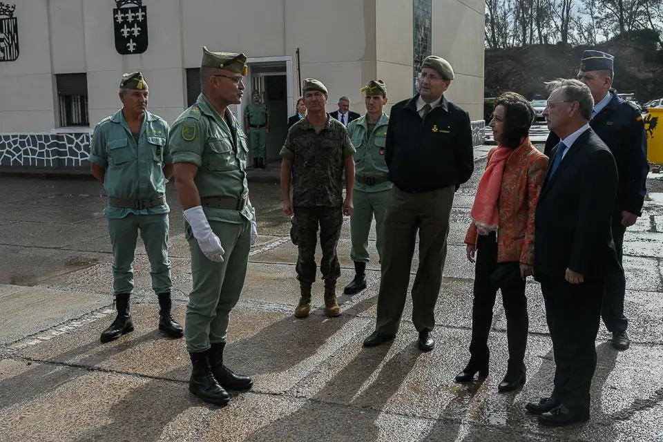 Visita de la ministra de Defensa, Margarita Robles-40