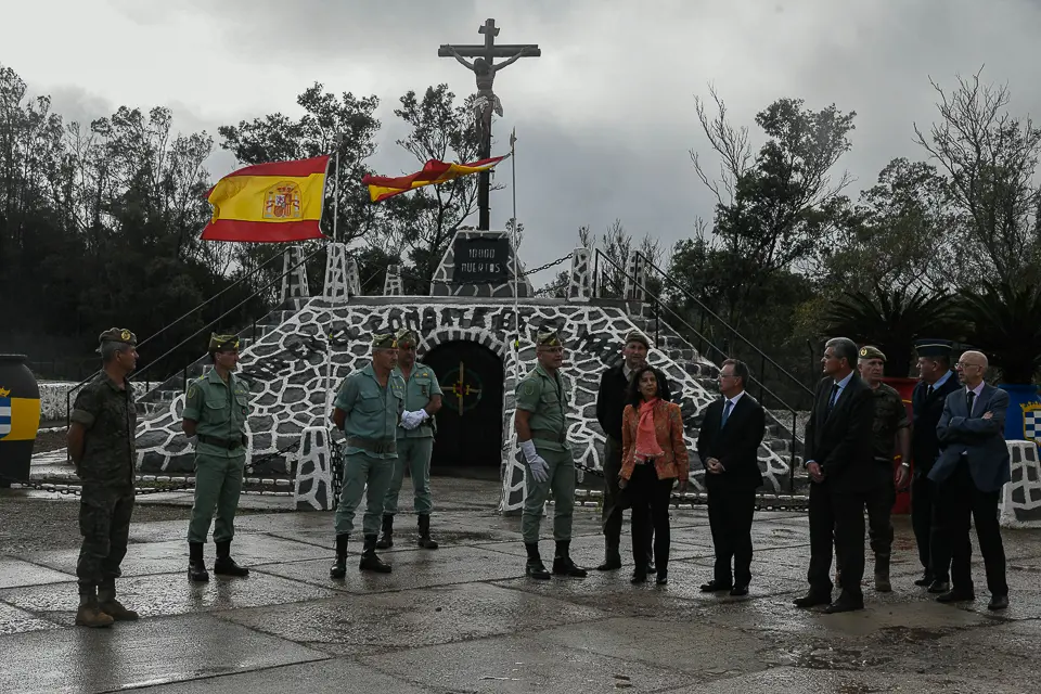 Visita de la ministra de Defensa, Margarita Robles-37