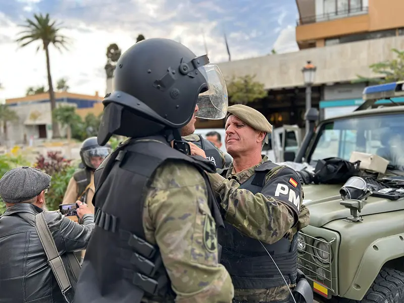 Exhibici&oacute;n de los materiales de la Polic&iacute;a Militar en la plaza de &Aacute;frica / Daniel Hern&aacute;ndez