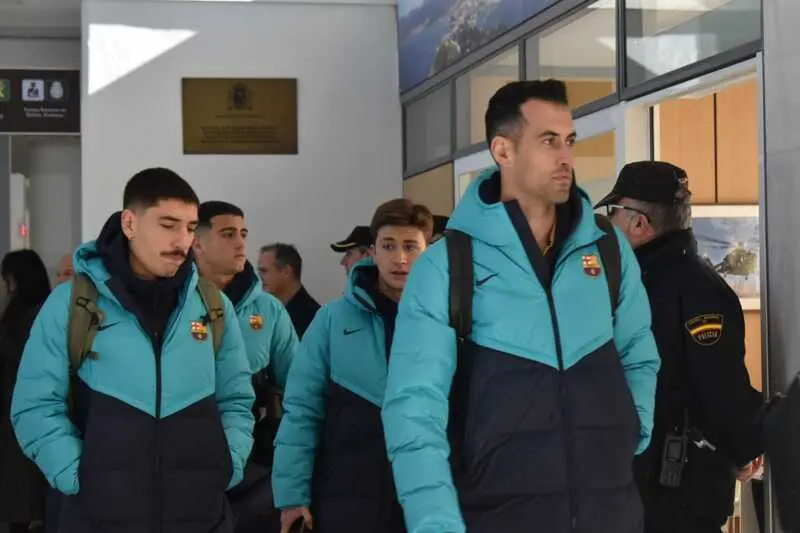 Llegada del Barsa a Ceuta / Rafa B&aacute;ez
