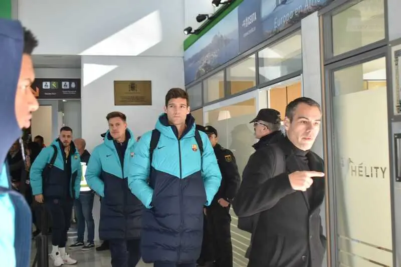Llegada del Barsa a Ceuta / Rafa B&aacute;ez