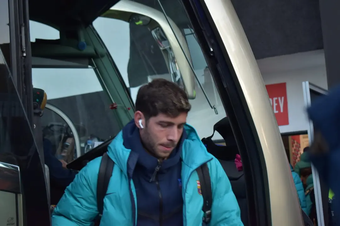 Llegada de los equipos al estadio Alfonso Murube / Rafa B&aacute;ez