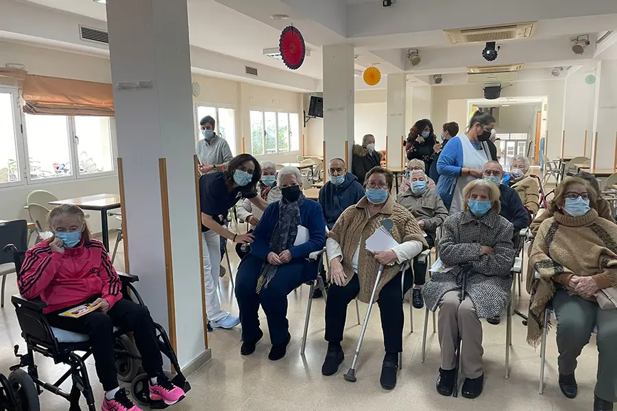 Visita del Mare Nostrum al Centro de mayores