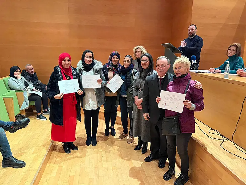Entrega de diplomas del curso de Competencias Digitales / Daniel Hern&aacute;ndez