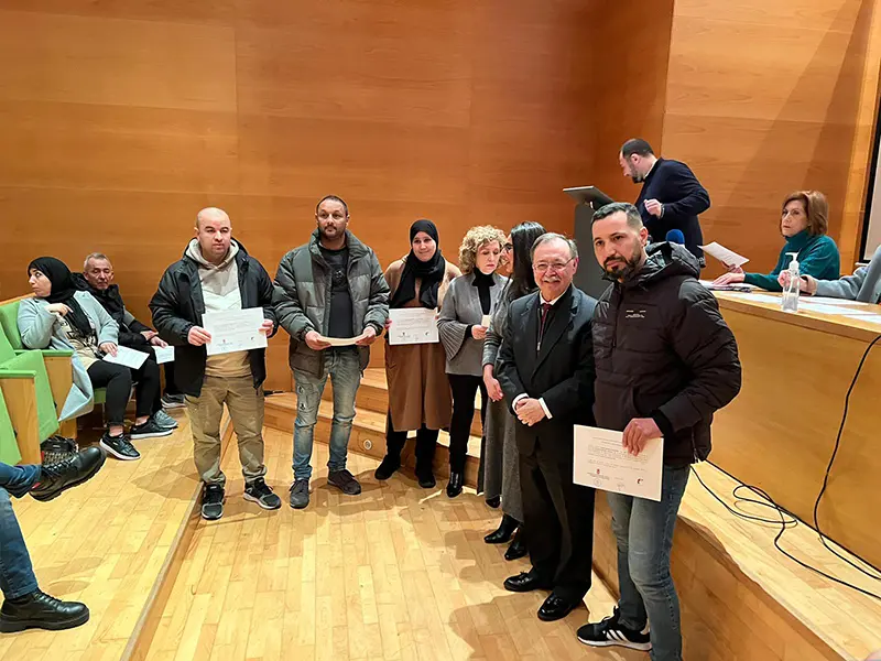 Entrega de diplomas del curso de Competencias Digitales / Daniel Hern&aacute;ndez
