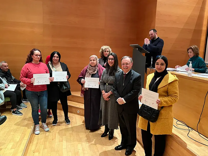 Entrega de diplomas del curso de Competencias Digitales / Daniel Hern&aacute;ndez