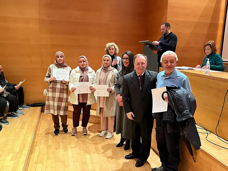 Entrega de diplomas del curso de Competencias Digitales / Daniel Hern&aacute;ndez