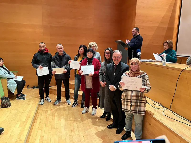 Entrega de diplomas del curso de Competencias Digitales / Daniel Hern&aacute;ndez