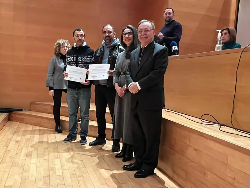 Entrega de diplomas del curso de Competencias Digitales / Daniel Hern&aacute;ndez