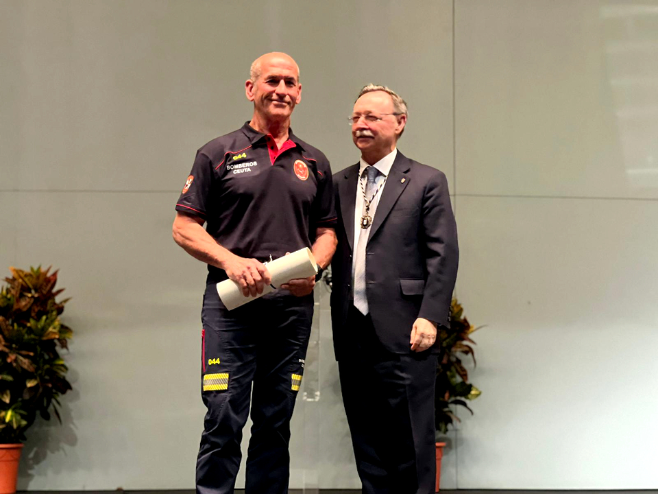 Emoci&oacute;n y arte en una entrega de Medallas y Escudos marcada por el amor a Ceuta (22)