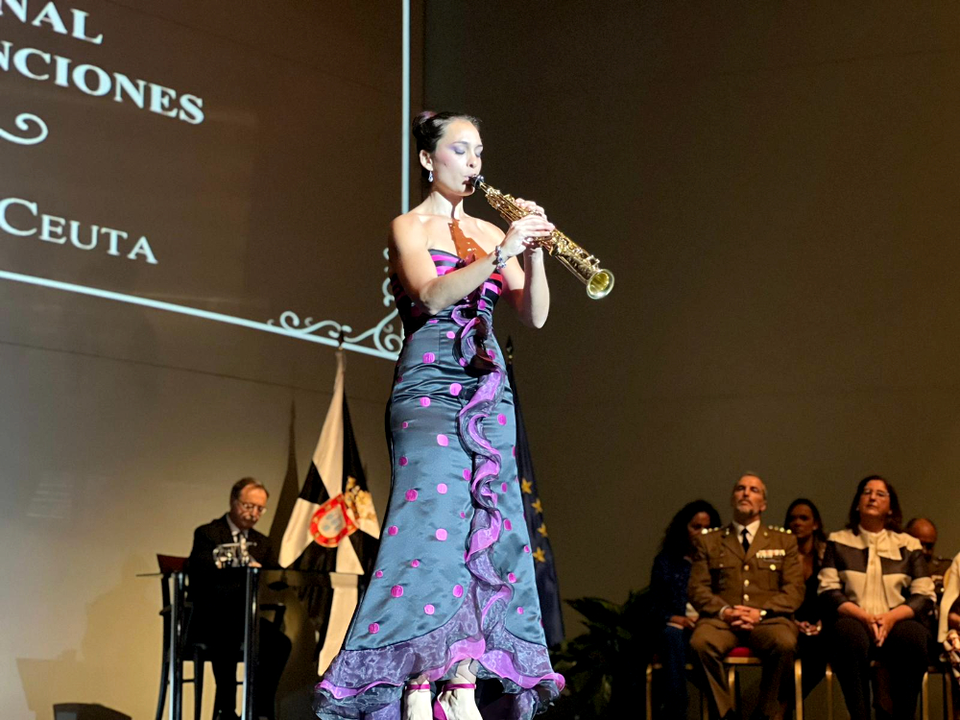 Emoci&oacute;n y arte en una entrega de Medallas y Escudos marcada por el amor a Ceuta (18)