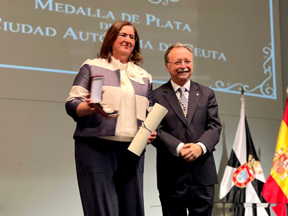 Emoci&oacute;n y arte en una entrega de Medallas y Escudos marcada por el amor a Ceuta (16)