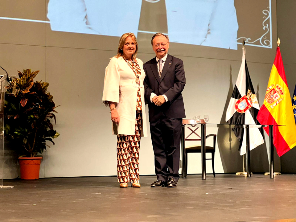 Emoci&oacute;n y arte en una entrega de Medallas y Escudos marcada por el amor a Ceuta (15)