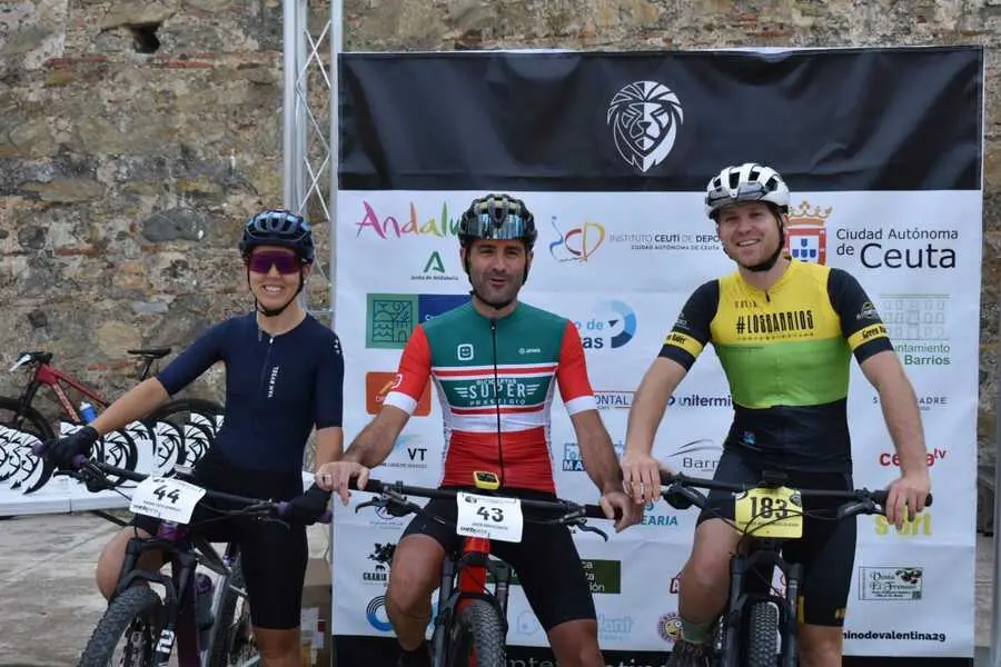 Intercontinental Race / Rafa B&aacute;ez
