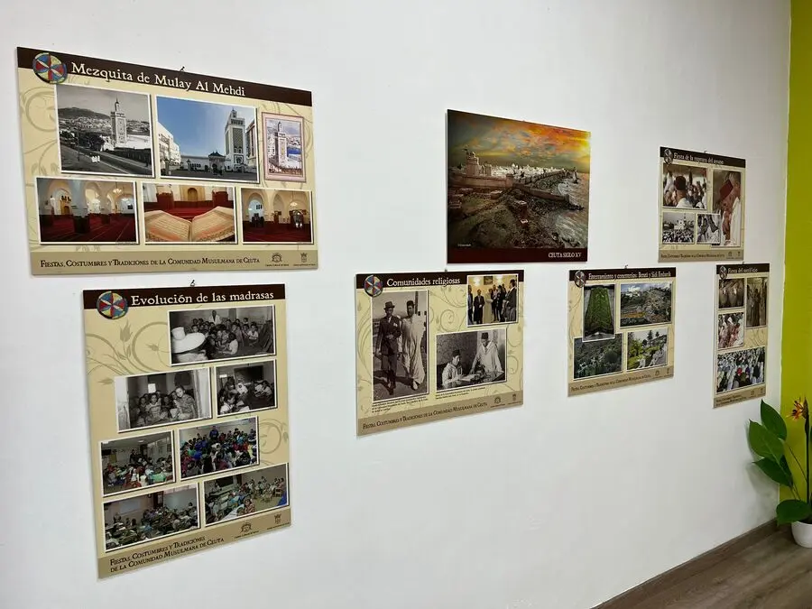 Exposici&oacute;n 'Doce a&ntilde;os fomentando la convivencia con la cultura' de Al Idrissi / Daniel Hern&aacute;ndez