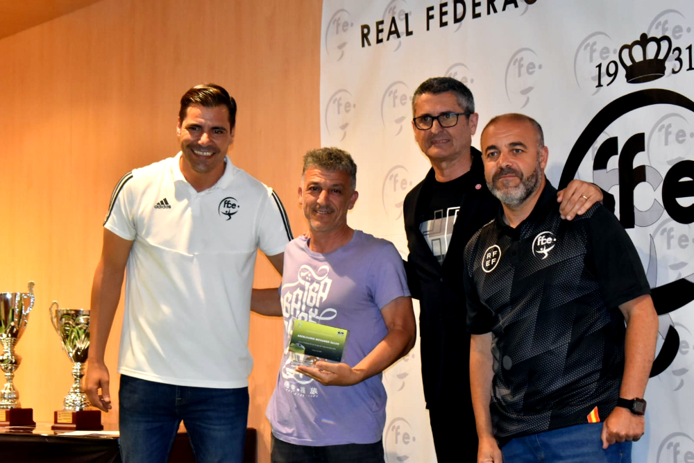 entrega de trofeos de la Liga de Veteranos de f&uacute;tbol  (1)