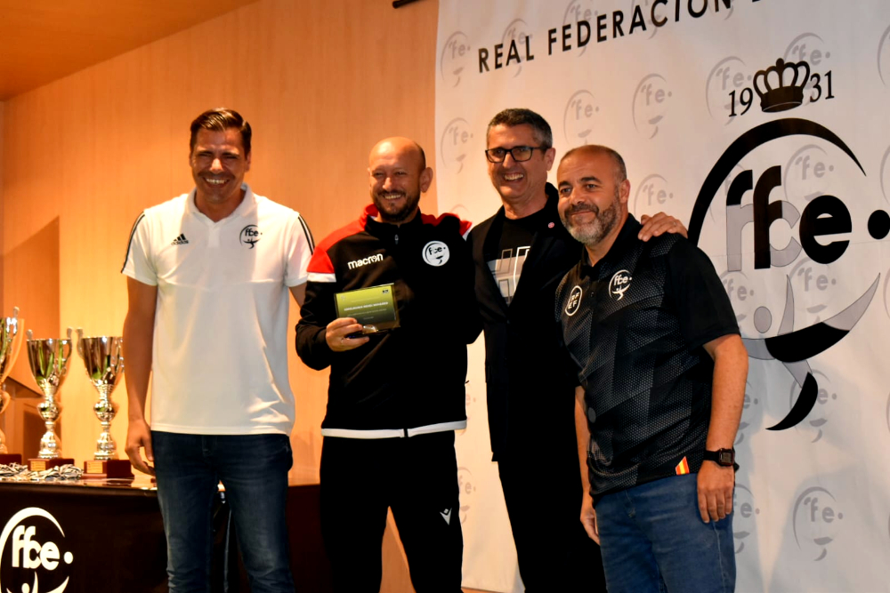 Entrega de trofeos de la Liga de Veteranos de f&uacute;tbol 