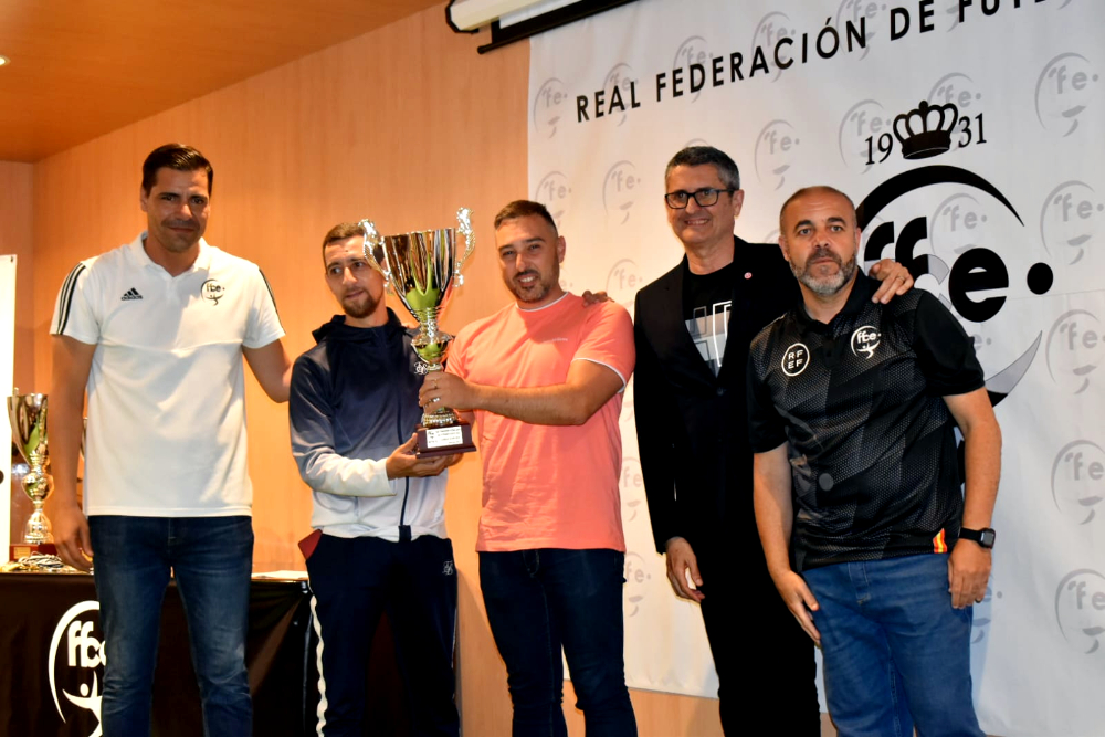 Entrega de trofeos de la Liga de Veteranos de f&uacute;tbol. Foto_ Rafa B&aacute;ez (2)