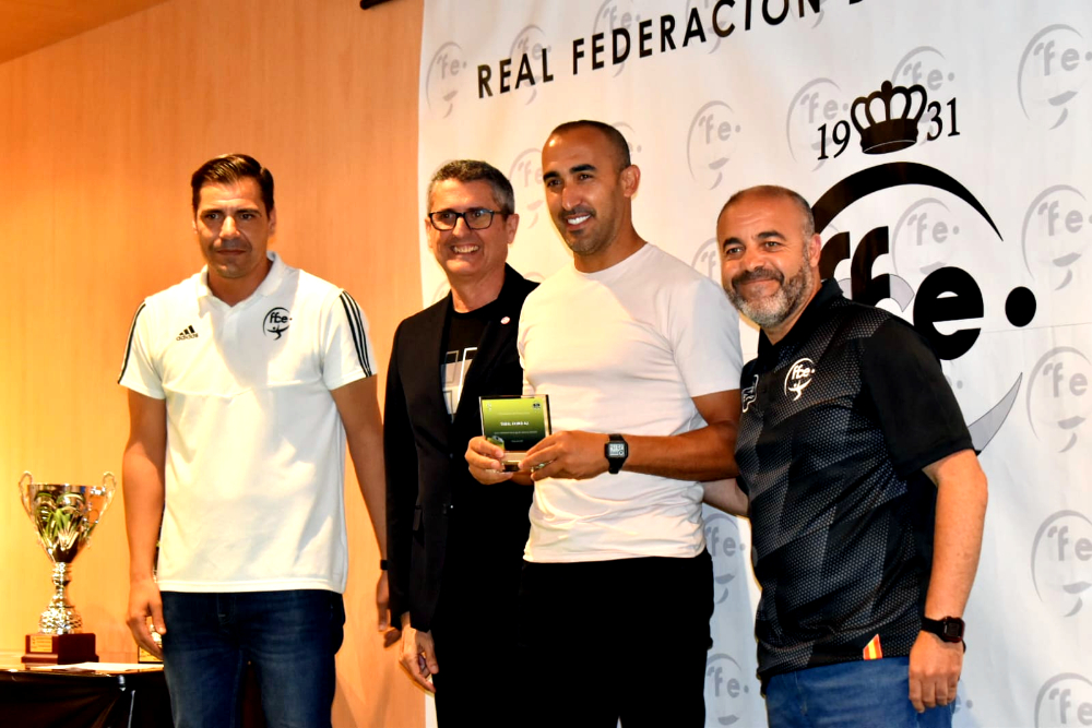Entrega de trofeos de la Liga de Veteranos de f&uacute;tbol. Foto_ Rafa B&aacute;ez (5)
