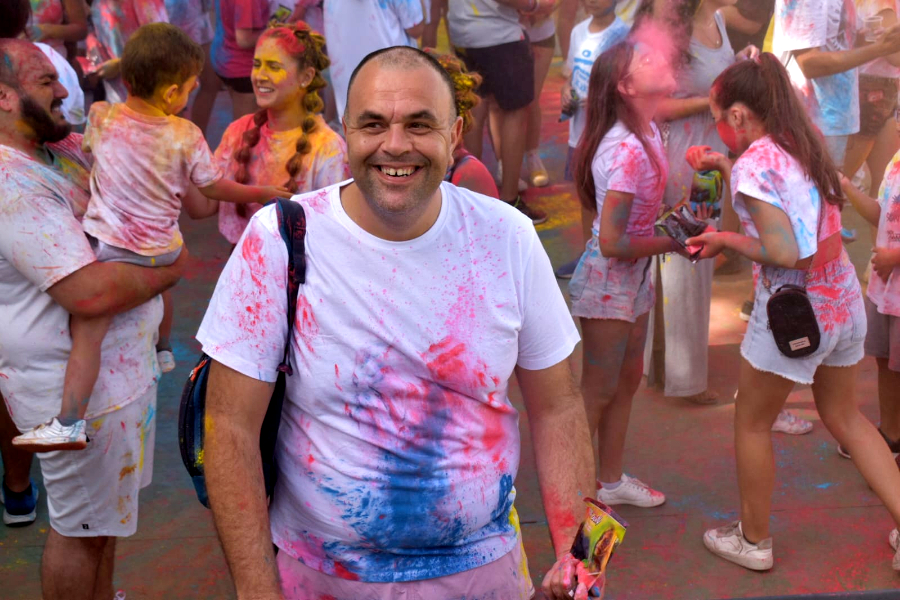 holi 8