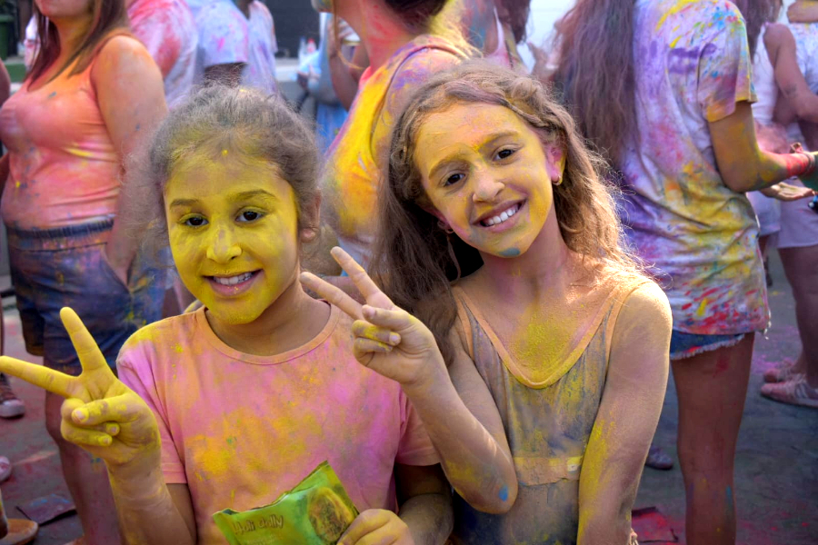holi 12