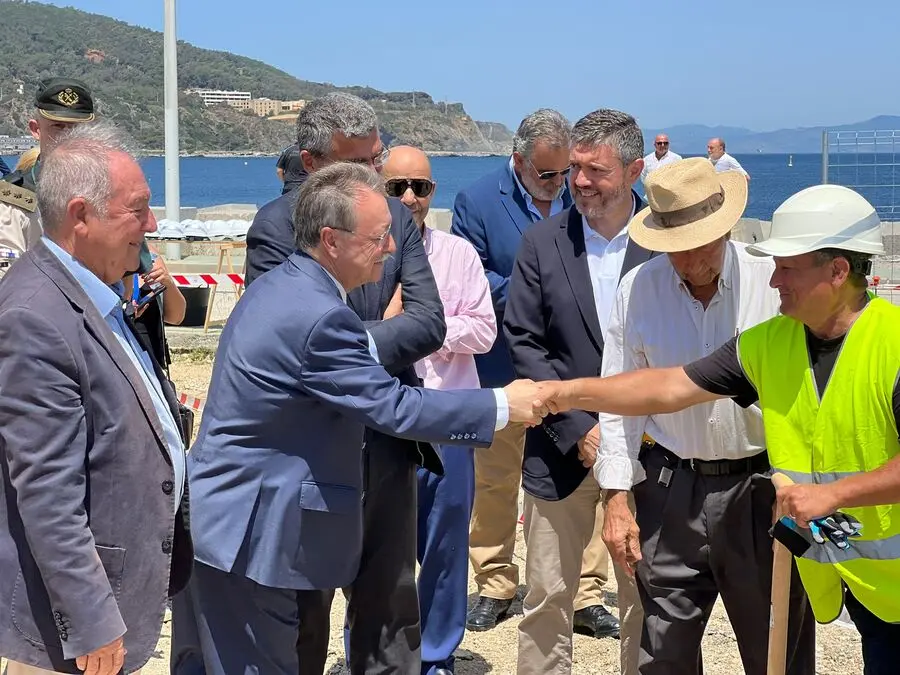 Primera piedra de la nueva nave del Banco de Alimentos / Daniel Hern&aacute;ndez