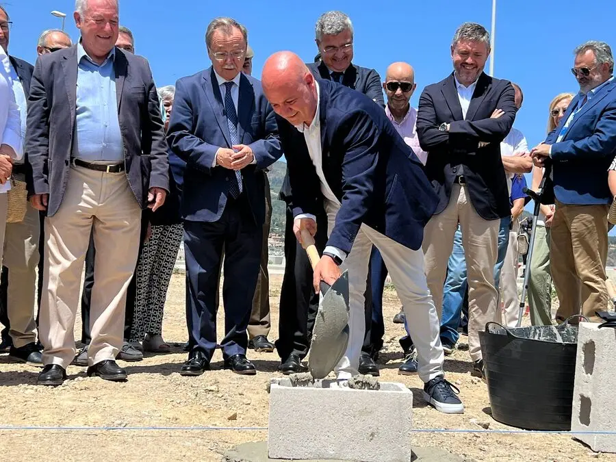 Primera piedra de la nueva nave del Banco de Alimentos / Daniel Hern&aacute;ndez