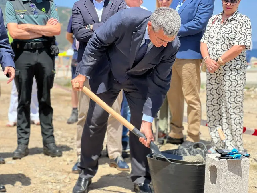 Primera piedra de la nueva nave del Banco de Alimentos / Daniel Hern&aacute;ndez
