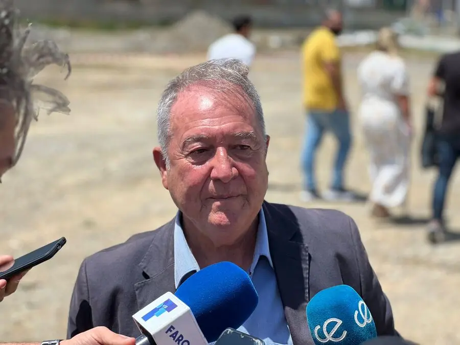 Primera piedra de la nueva nave del Banco de Alimentos / Daniel Hern&aacute;ndez