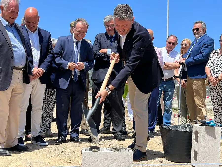 Primera piedra de la nueva nave del Banco de Alimentos / Daniel Hern&aacute;ndez