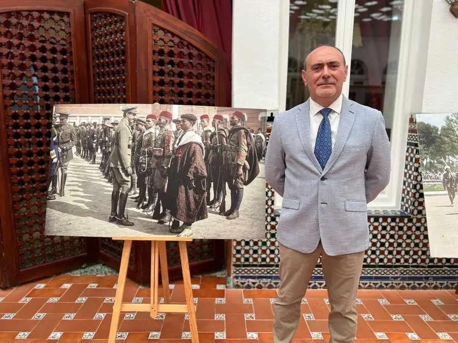 Exposici&oacute;n de Fotograf&iacute;as coloreadas en el Casino Militar / Daniel Hern&aacute;ndez