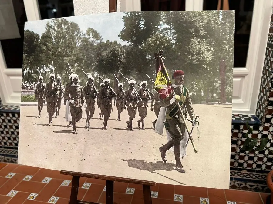 Exposici&oacute;n de Fotograf&iacute;as coloreadas en el Casino Militar / Daniel Hern&aacute;ndez