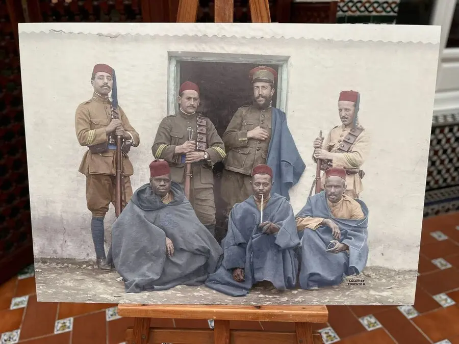 Exposici&oacute;n de Fotograf&iacute;as coloreadas en el Casino Militar / Daniel Hern&aacute;ndez