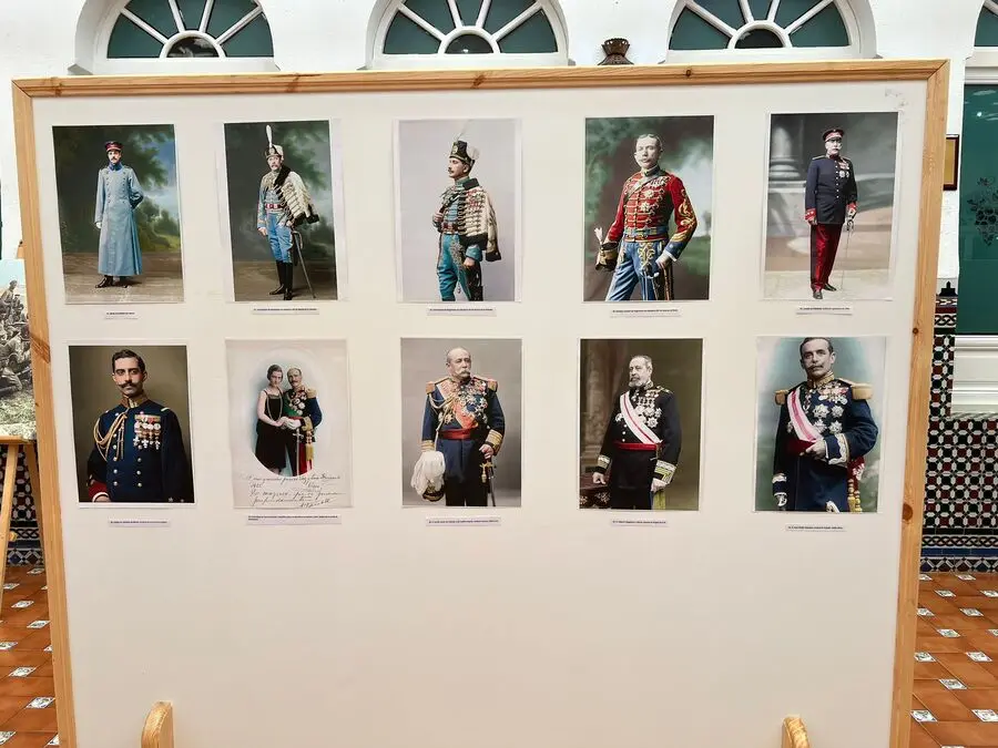 Exposici&oacute;n de Fotograf&iacute;as coloreadas en el Casino Militar / Daniel Hern&aacute;ndez