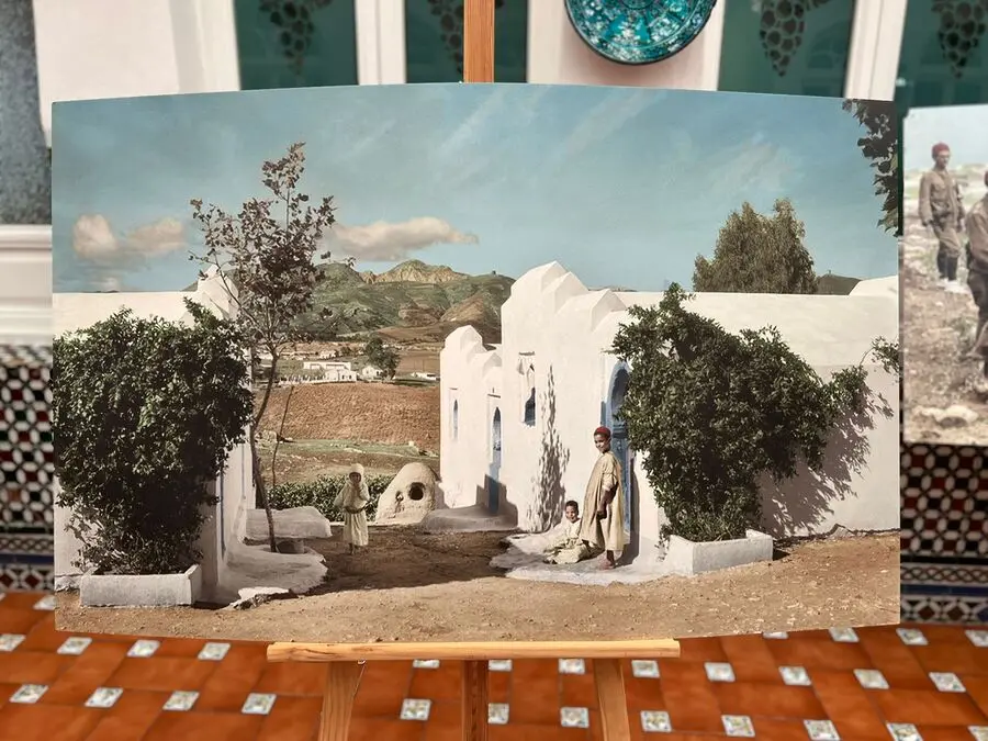 Exposici&oacute;n de Fotograf&iacute;as coloreadas en el Casino Militar / Daniel Hern&aacute;ndez