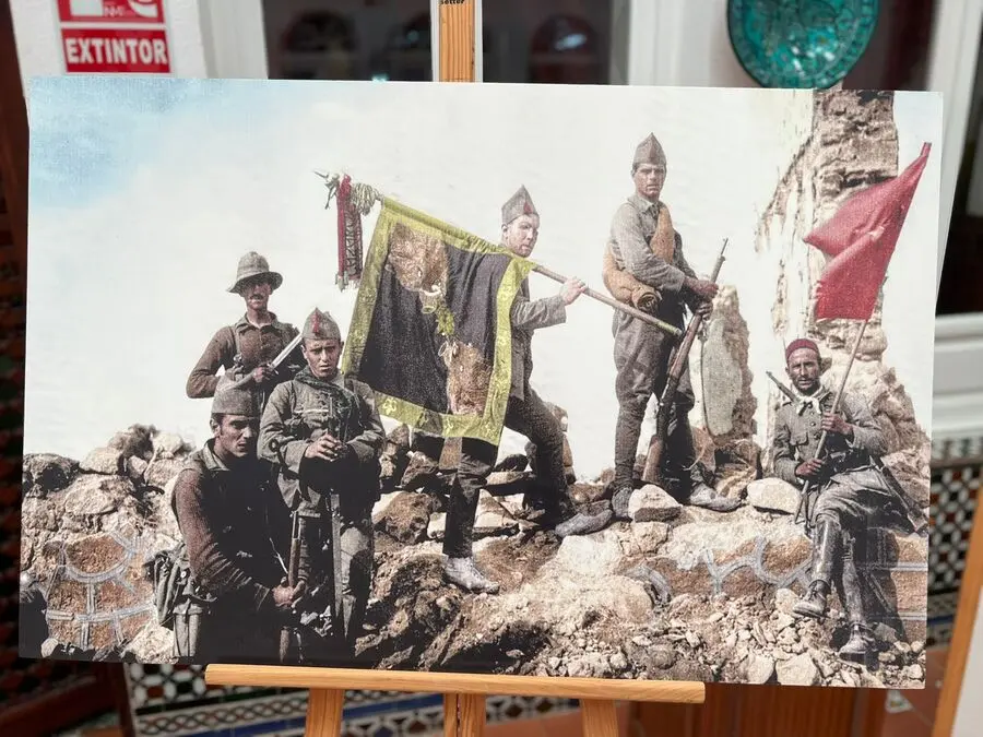 Exposici&oacute;n de Fotograf&iacute;as coloreadas en el Casino Militar / Daniel Hern&aacute;ndez