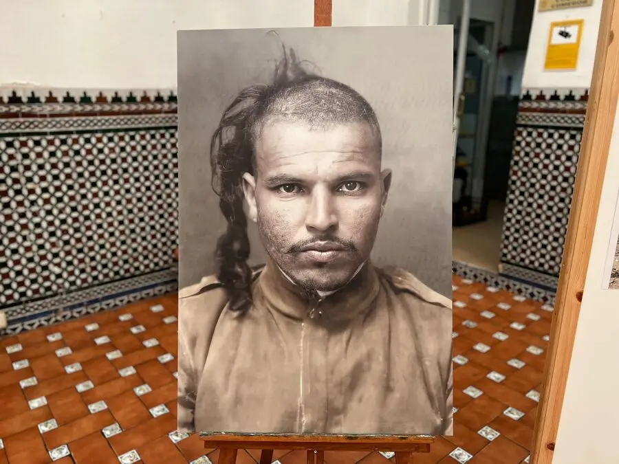 Exposici&oacute;n de Fotograf&iacute;as coloreadas en el Casino Militar / Daniel Hern&aacute;ndez