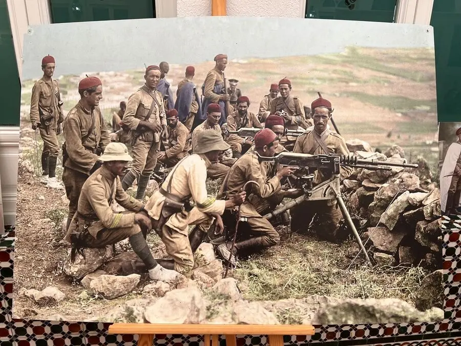 Exposici&oacute;n de Fotograf&iacute;as coloreadas en el Casino Militar / Daniel Hern&aacute;ndez